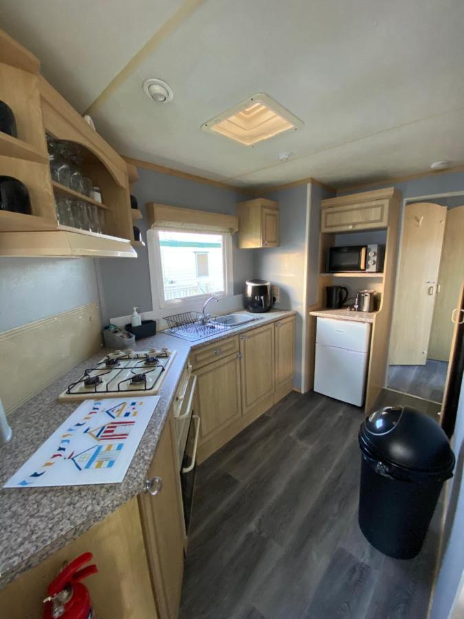 Seaview 190 - Ingoldmells - Pet Friendly, Wifi, Bed Linen - Close To Beach And Fantasy Island - Meadow Lakes Caravan & Lodge Hire Exterior photo