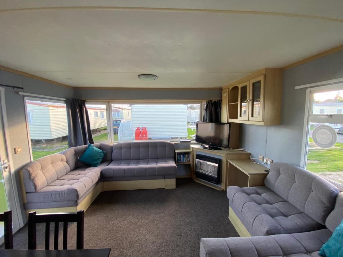 Seaview 190 - Ingoldmells - Pet Friendly, Wifi, Bed Linen - Close To Beach And Fantasy Island - Meadow Lakes Caravan & Lodge Hire Exterior photo